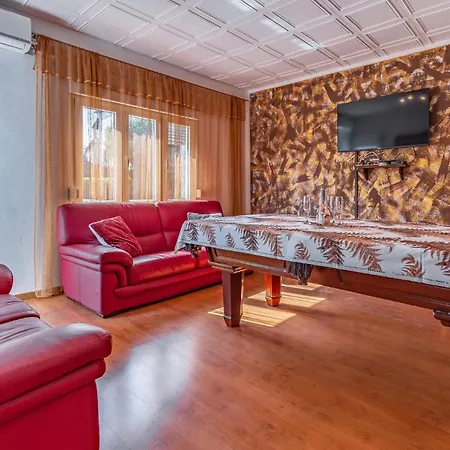 Cozy In With Kitchen Apartment Banjole