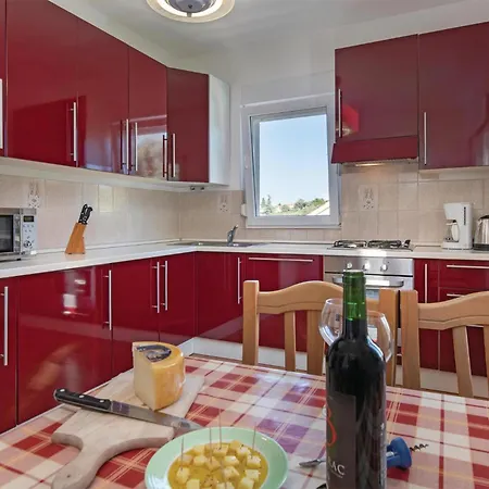 Cozy In With Kitchen Apartment *