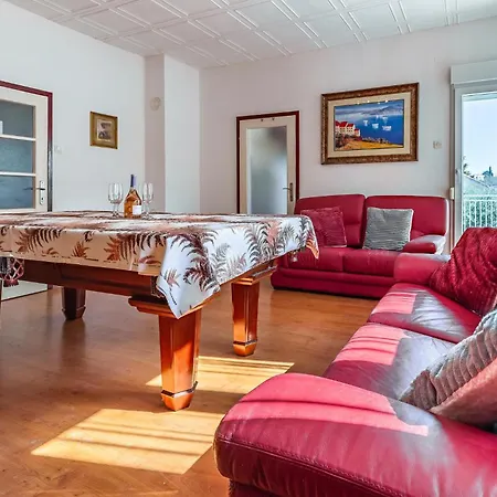 Cozy In With Kitchen Apartment
