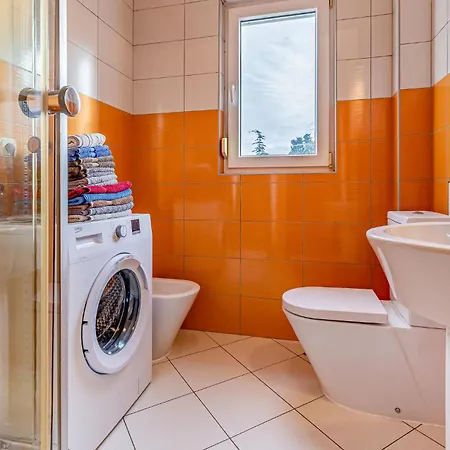 Gorgeous Apartment In Banjole بنجول