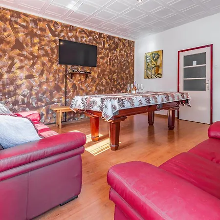 Cozy In With Kitchen Appartement