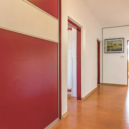 Gorgeous Apartment In Banjole بنجول