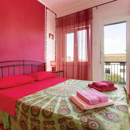 Cozy In With Kitchen Apartman